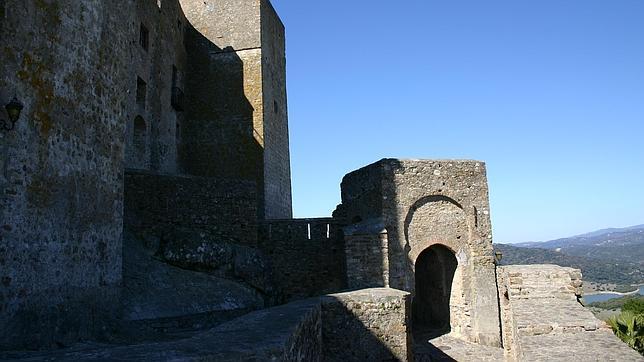 Castellar tiene esencia medieval. No se olvide de visitar su fortaleza, perfectamente reformada