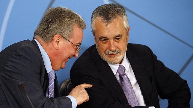 Griñán, en su etapa como consejero de Economía y Hacienda, junto al consejero de Empleo imputado por los ERE, Antonio Fernández