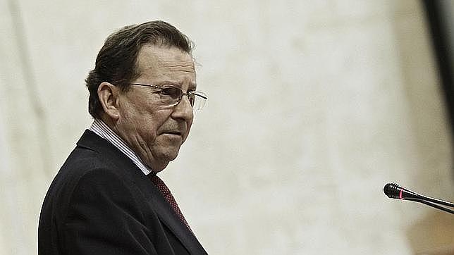 El consejero de Justicia reprocha a los medios que aireen los escándalos políticos