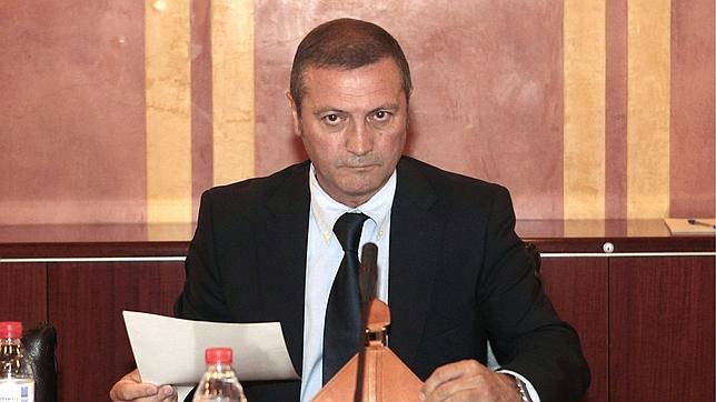 La juez de los ERE imputa tres delitos al exparlamentario del PSOE-A Ramón Díaz