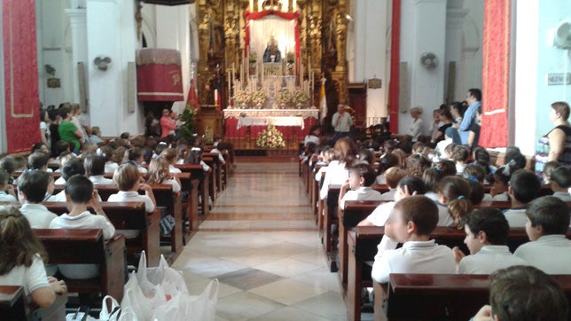 Alimentos en lugar de flores para la ofrenda a Valme