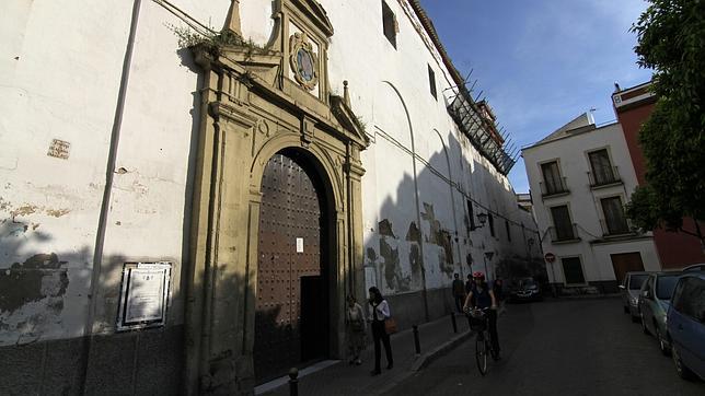 Fachada principal del convento de San Leandro (Sevilla)