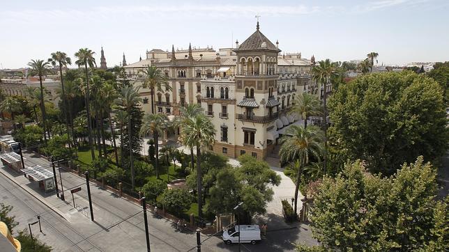 Los terrenos que ocupa el hotel Alfonso XIII existía, en los años 20, los jardines del Eslava