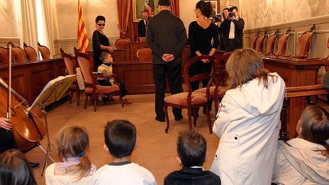 IU-CA invoca a la Revolución Francesa para pedir una norma de bautizos civiles