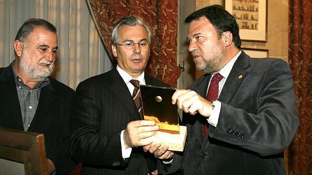 Hacienda confirma que Mercasevilla pagó a Garzón 6.000 euros en negro