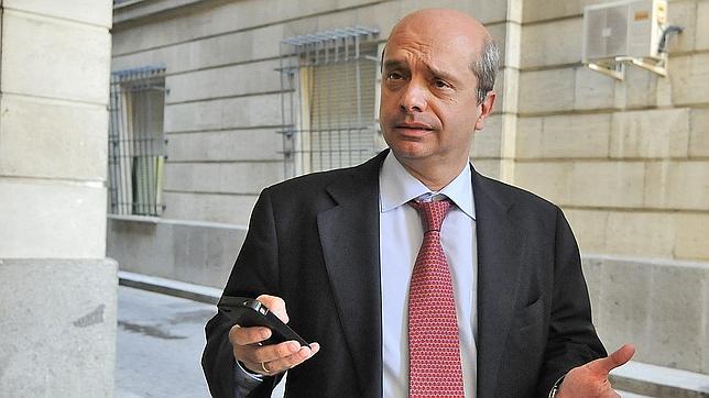 Abogados imputados movieron 102.000 euros en un día en 34 fracciones