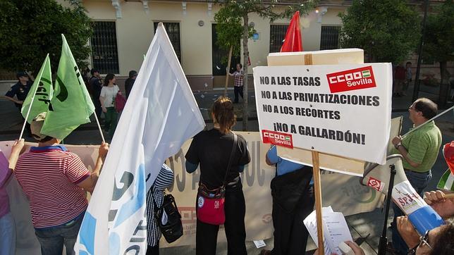Funcionarios de la Junta recurren a los tribunales la devolución de la paga extra