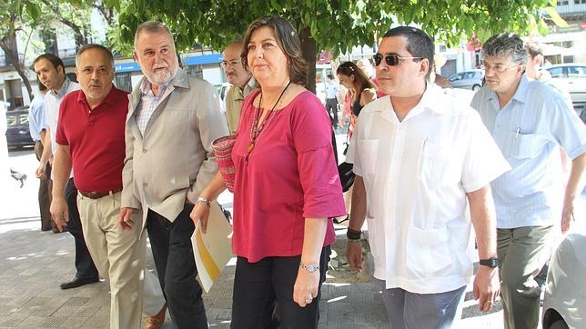 Torrijos, junto a Josefa Medrano y Carlos Vázquez