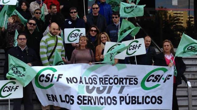 Funcionarios de la Junta se vuelven a concentrar contra los recortes