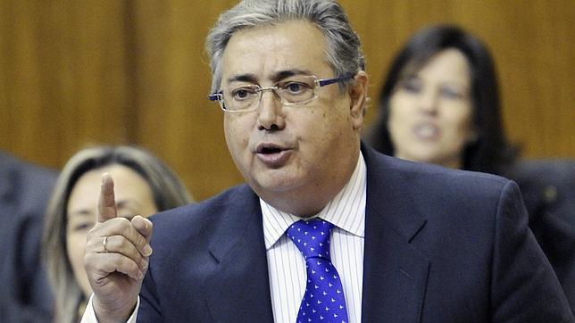 Zoido acusa a Díaz de vivir de la política y «desvivirse por escalar» en el PSOE