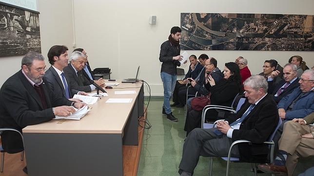 «Sevilla por su Puerto» reclama a Junta y Estado una decisión sobre el dragado