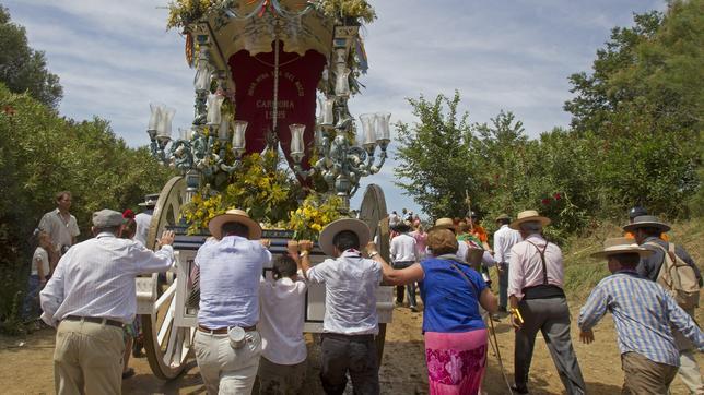 Aznalcázar defiende su peaje a las hermandades rocieras que lo atraviesen