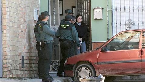 La madre de los dos bebés congelados en Pilas pide su libre absolución