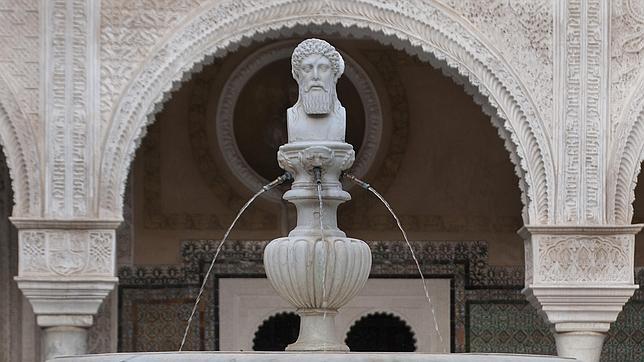 Fuente del patio de entrada de la Casa de Pilatos