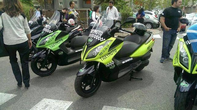 Otra forma de ir a la Feria de Sevilla, en mototaxi