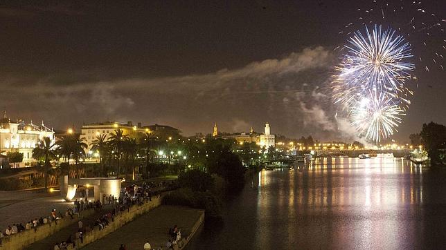 Los fuegos artificiales cumplen 150 años en la Feria de Abril de Sevilla y otros aniversarios redondos en 2014