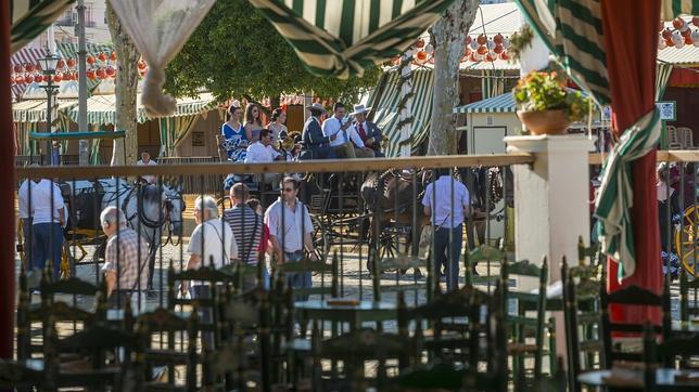 Los feriantes evitaron el real a la hora del almuerzo por el calor y la crisis