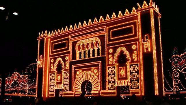 Una Portada que mira a la Mezquita-Catedral