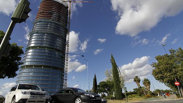 Zoido pide a la Junta que «agilice» el puente para la Cartuja