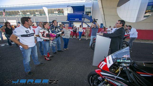 Moteros se dan el «sí quiero» en el circuito de Jerez