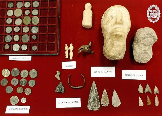Intentó vender monedas y piezas arqueológicas en el mercadillo del Charco de la Pava