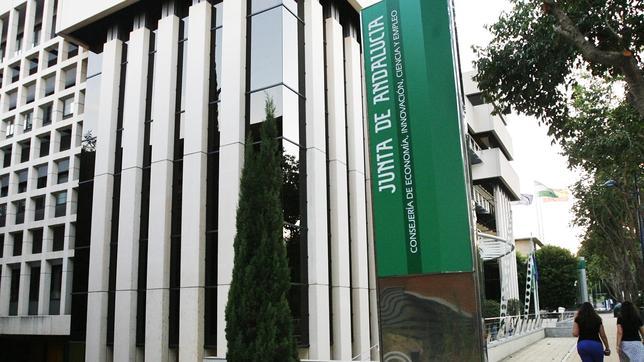 Las empresas utilizaron testaferros para difuminar el destino del dinero