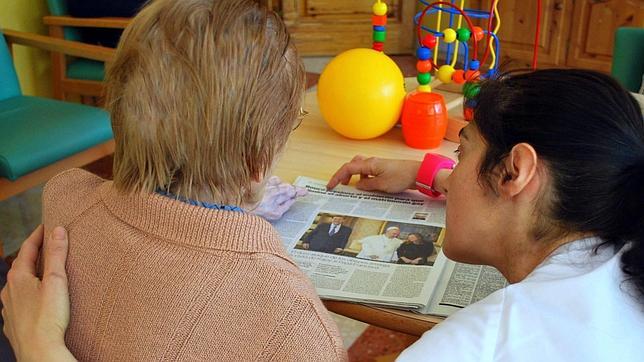 La Junta de Andalucía tarda el doble del plazo legal en resolver las ayudas de dependencia