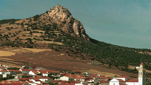 Rescatan a un senderista tras caer desde 20 metros de altura en El Peñón