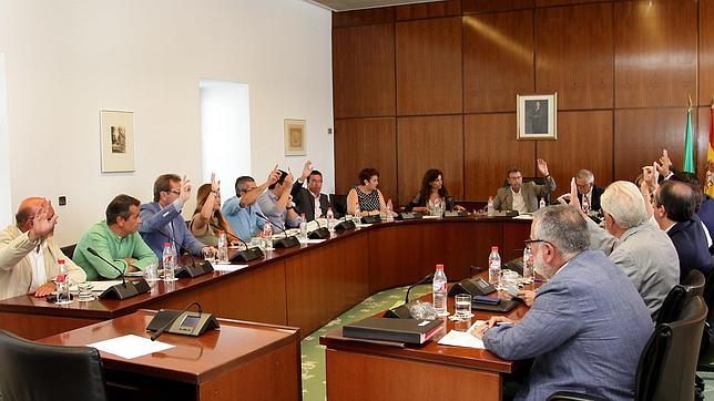 PSOE e IU rechazan en el Parlamento los dos plenos sobre la corrupción