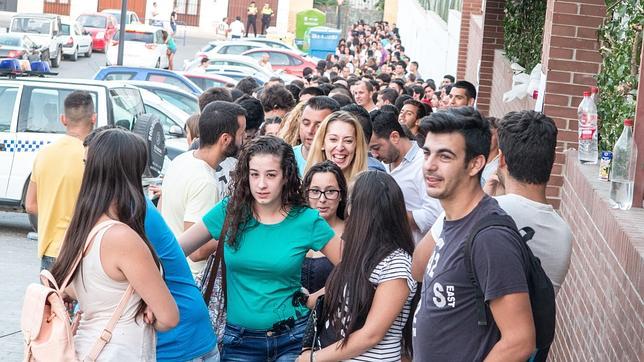 Unas 6.000 personas pasan por el casting de «Juego de Tronos» en Osuna