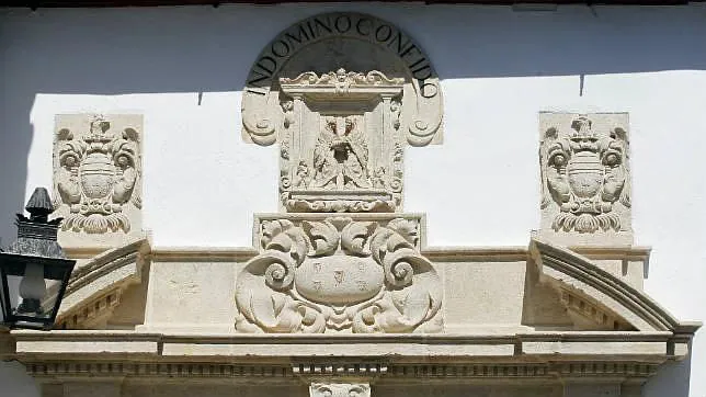 El convento de Santa Isabel recupera su portada en piedra del siglo XVII