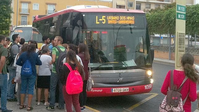 ¿Cuánto se tarda en ir de Montequinto a Dos Hermanas en autobús?
