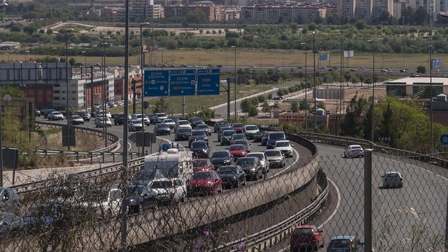 Especialistas exigen más medidas a la Junta para evitar los atascos en Sevilla