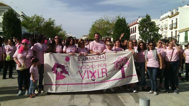 Mil personas participaron en Carmona en la I Marcha contra el cáncer de mama