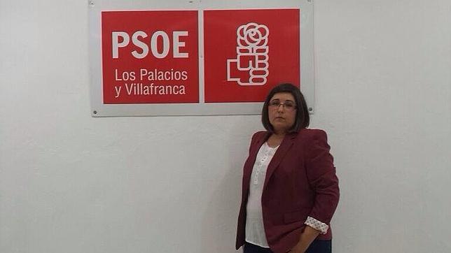 La candidata del PSOE, sobre su antecesor: «No puede ni salir a la calle»