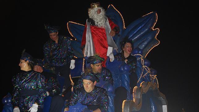 Montequinto recibe a los Reyes Magos con animaciones y charangas en su cabalgata