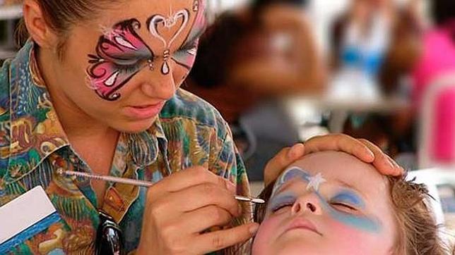 Ecofamily sorprende con un disfraz o pintando la cara a los niños