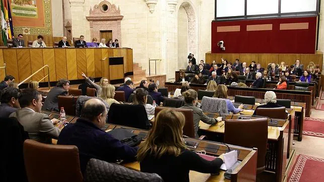El Parlamento andaluz se reunirá el lunes ante el inminente adelanto electoral