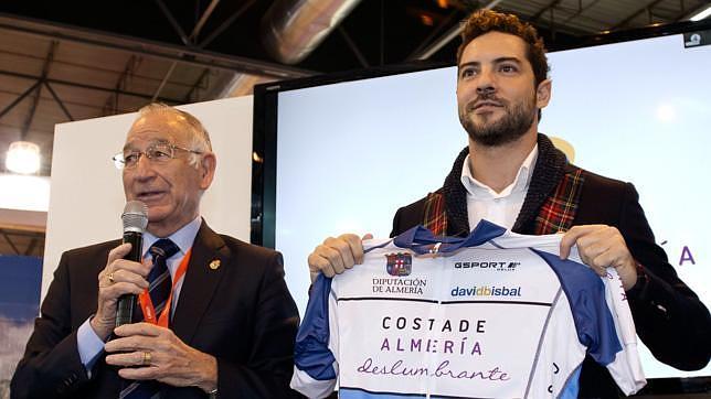 «Costa de Almería» deslumbra en Fitur con un «orgulloso» David Bisbal