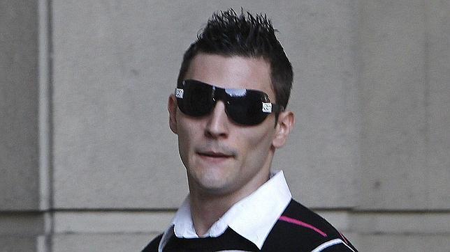 El abogado de Samuel Benítez anuncia querella y dice que «nadie le va a hundir»