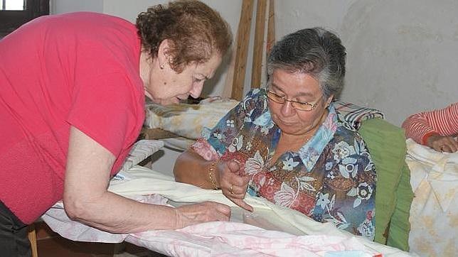 La reina del Tul de Alhendín, famosa en toda España por sus mantillas