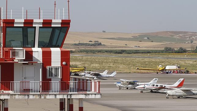 La UCO quiere aprovechar el aeropuerto para las prácticas del grado de Aviación