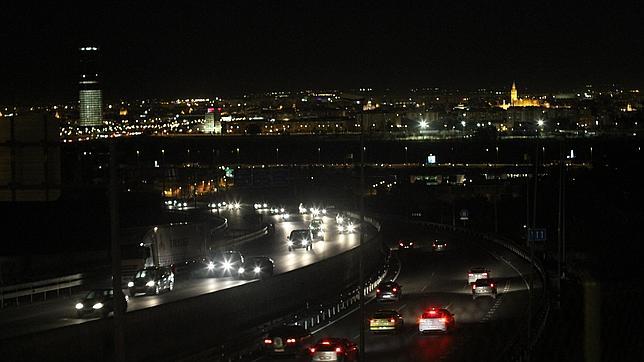 Sin luz en la A-49 entre Sevilla y Tomares