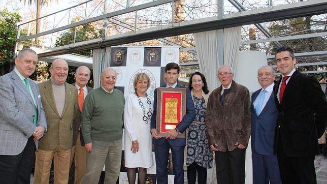 José Garrido recibe el trofeo de la Tertulia Taurina «Los 13» de Sevilla