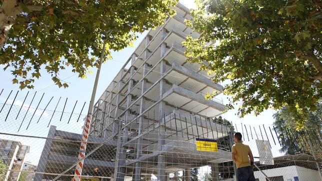 El juez insta a la constructora de la Normal a que continúe las obras