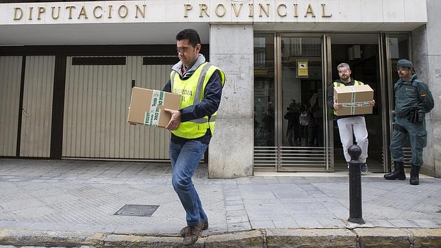 La Diputación de Huelva carga contra la Guardia Civil por el registro judicial de su sede