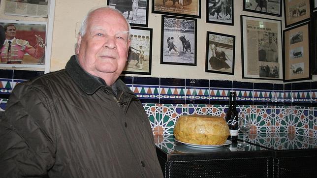 Francisco Santos Serrano, con la tortilla más mítica de Córdoba