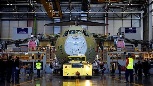 Airbus aumentó un 59 % su beneficio en 2014 con 2.343 millones de euros