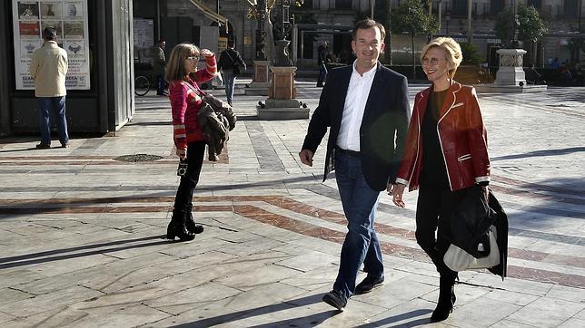 Los dos líderes de la formación magenta cuando presentaron las candidaturas