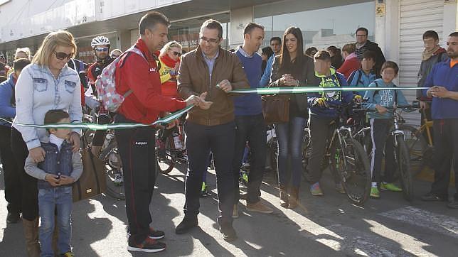 Tradicional marcha en bicicleta hasta La Corchuela por el día de Andalucía